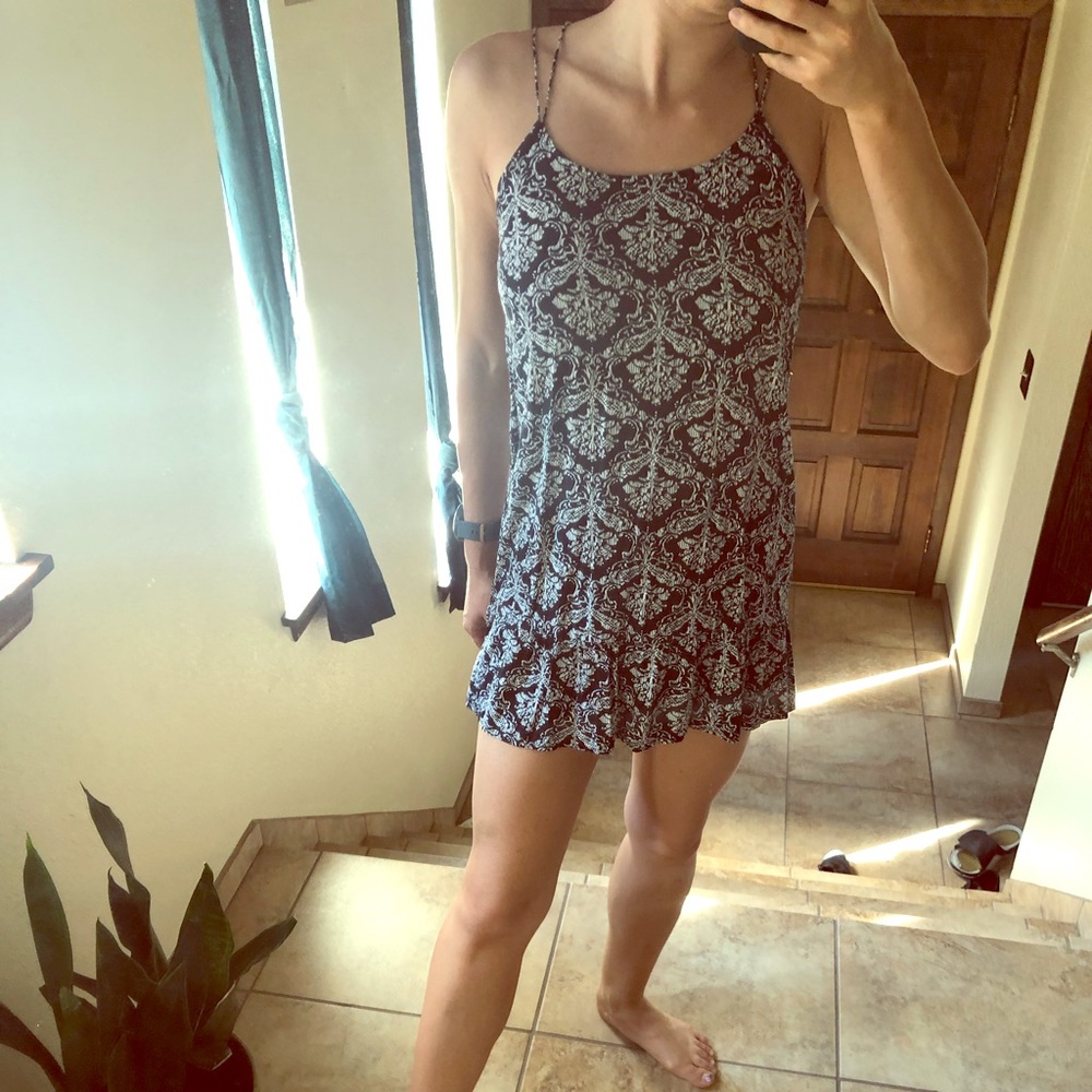 Small Black/White Floral Dress 🖤👗
